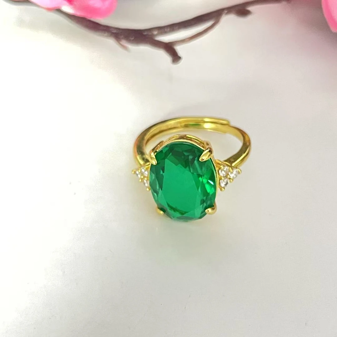 典藏品 绿色椭圆形时尚三角戒指款