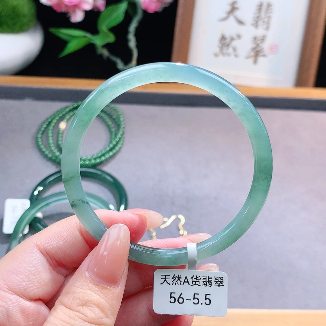 未镶嵌手镯（圆镯）翡翠