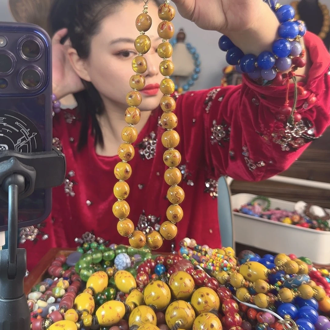 玻璃颈饰我****名老琉璃的故事是一个故事一个