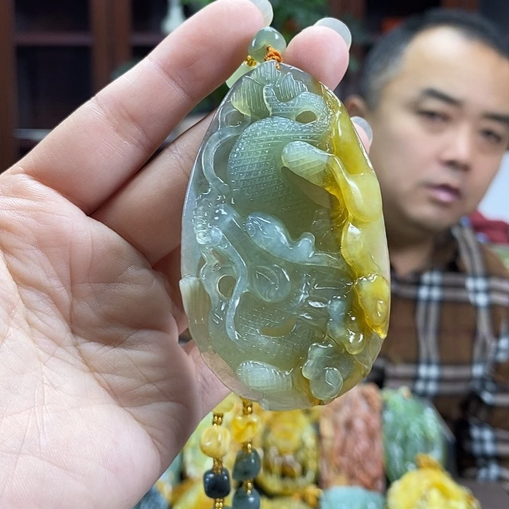 蛇纹石玉未镶嵌颈饰