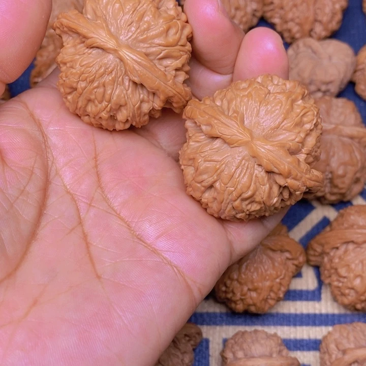 【闪购商品】文玩核桃吊坠白狮子45