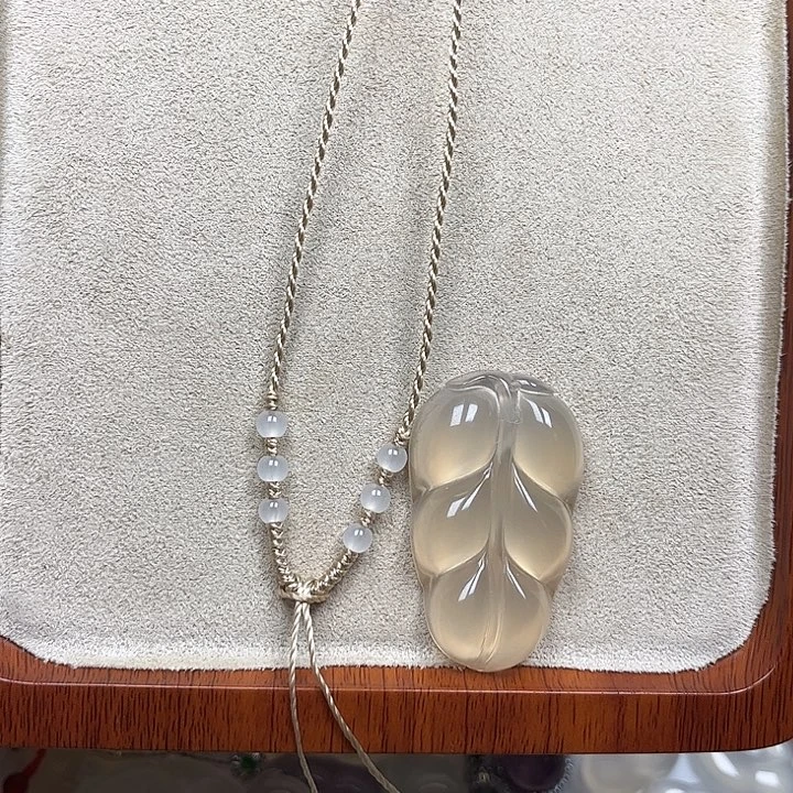 财***贝玛瑙/玉髓未镶嵌颈饰