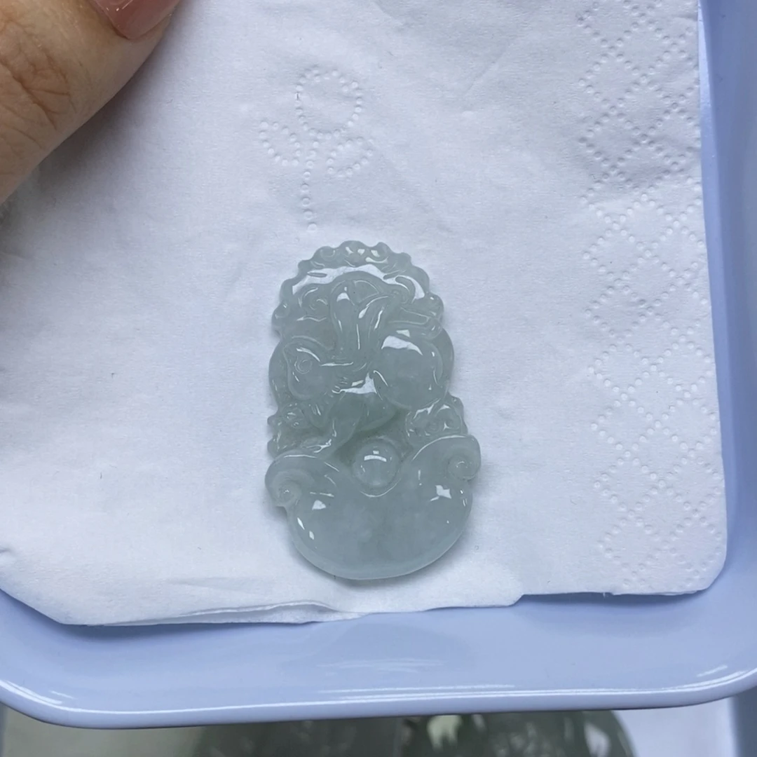 颈饰未镶嵌翡翠生肖兔牌