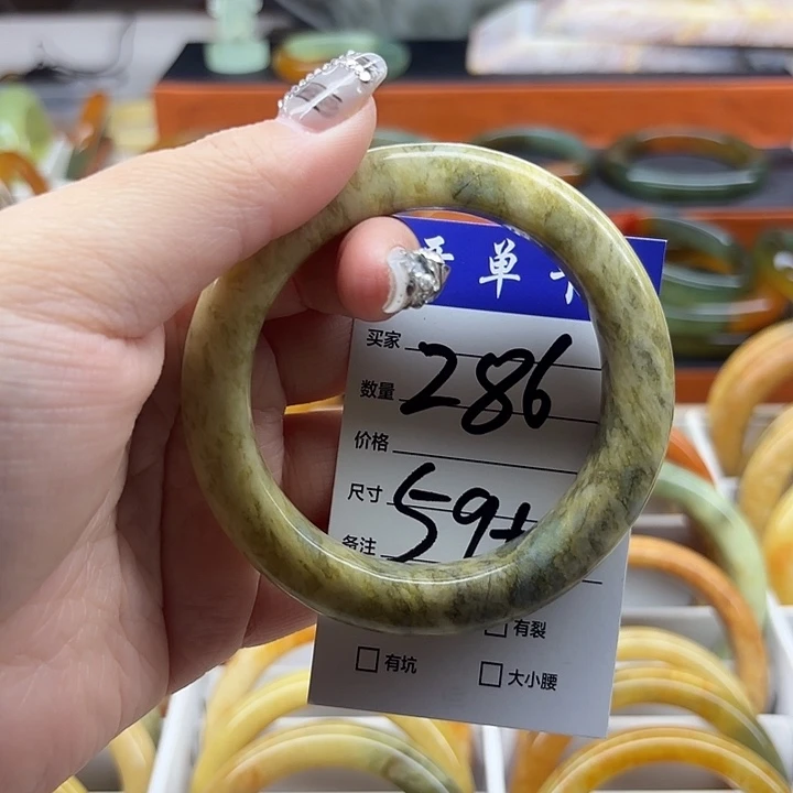 蛇纹石玉未镶嵌手镯（圆镯）
