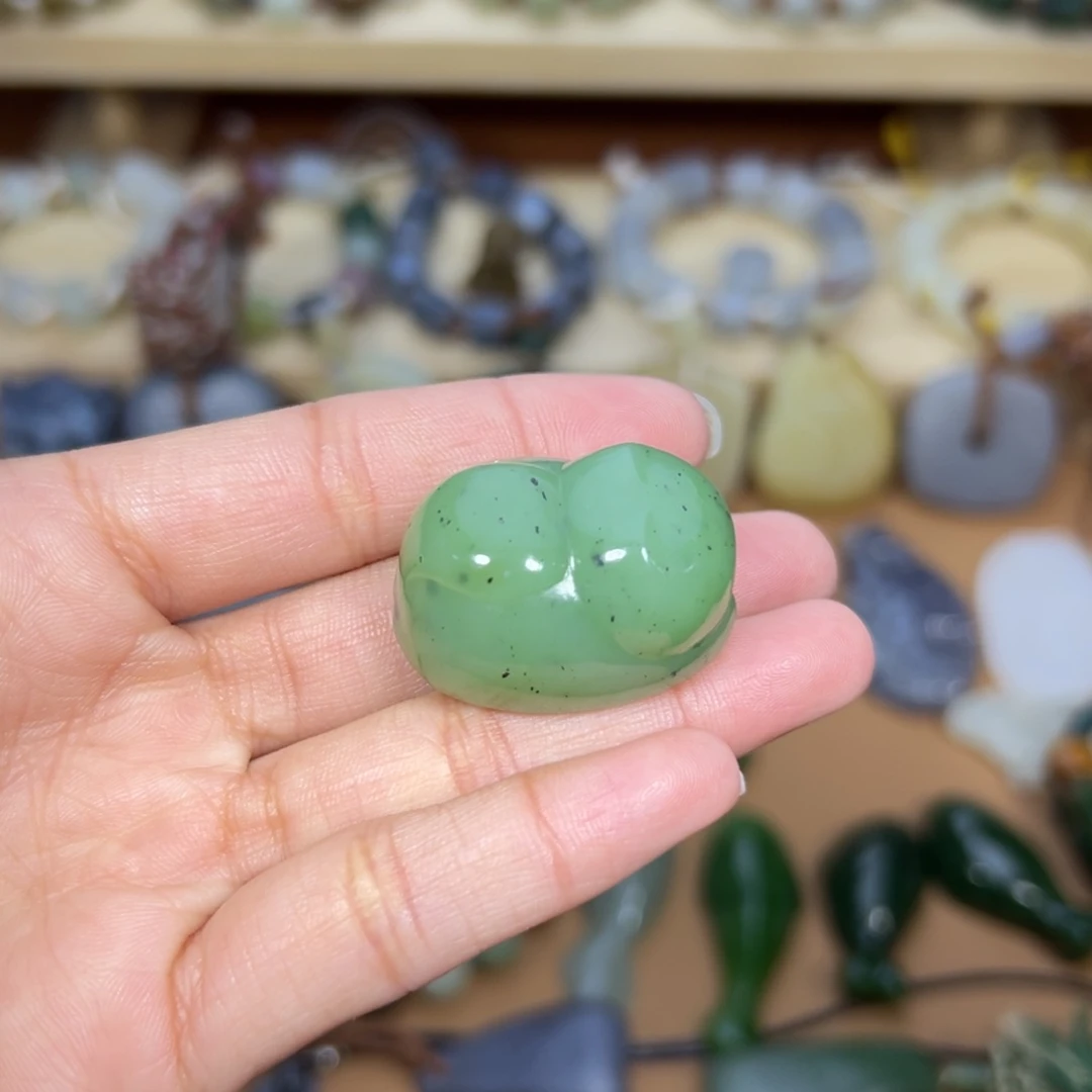 颈饰未镶嵌和田玉五**石