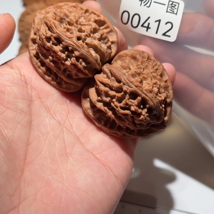 文玩核桃吊坠三角白