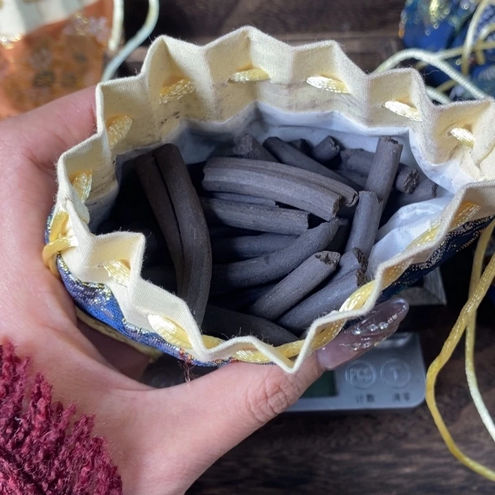 泥塑黑龙涎碎料香包约50克