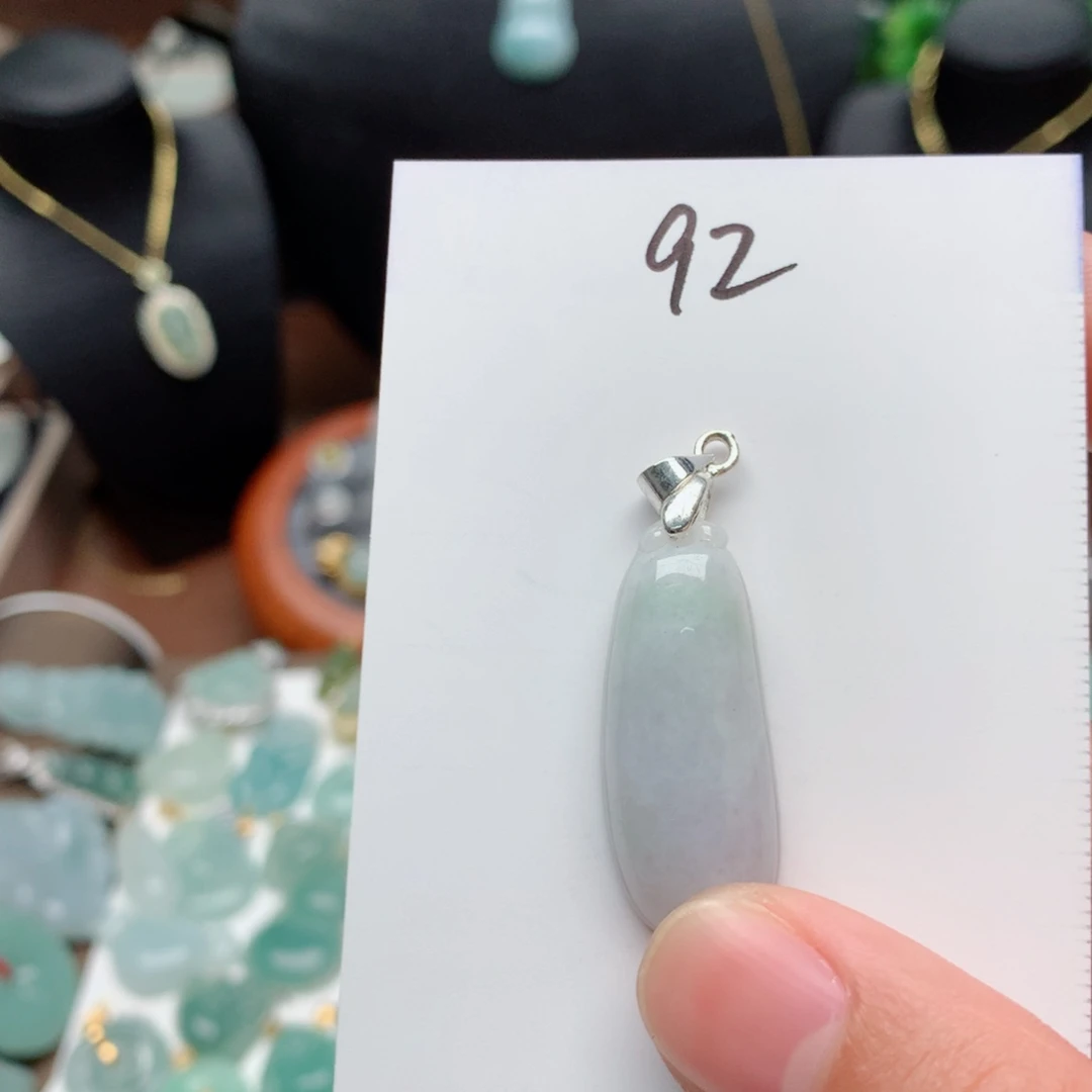 翡翠颈饰合金吊坠