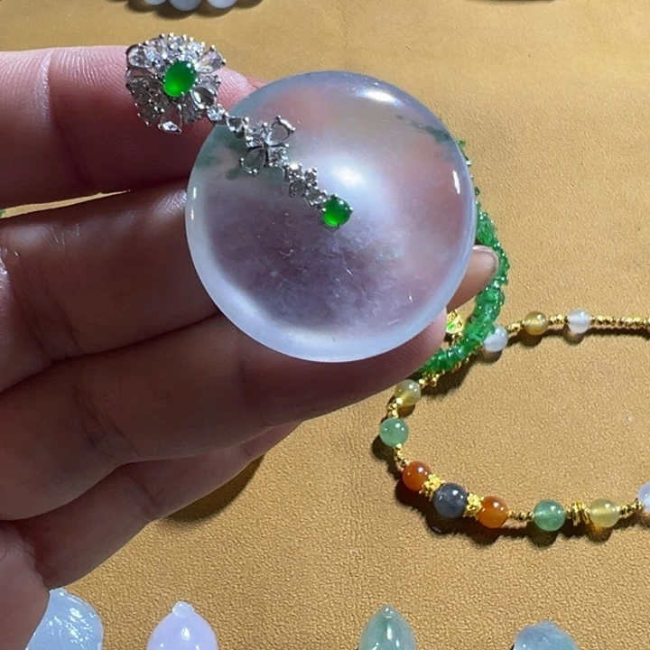 翡翠18K金镶嵌颈饰高冰扣子