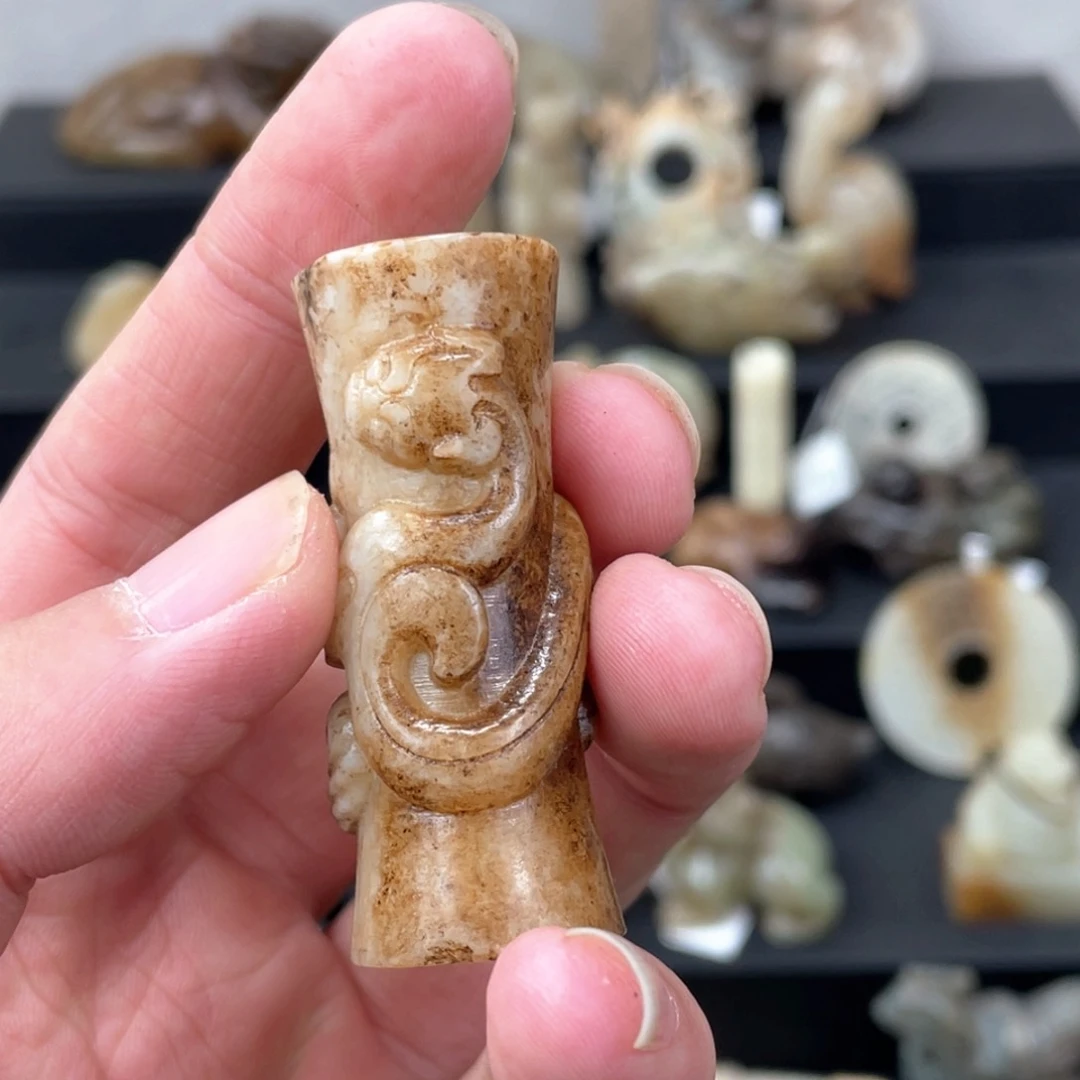 和田玉（糖玉）颈饰未镶嵌黄*边