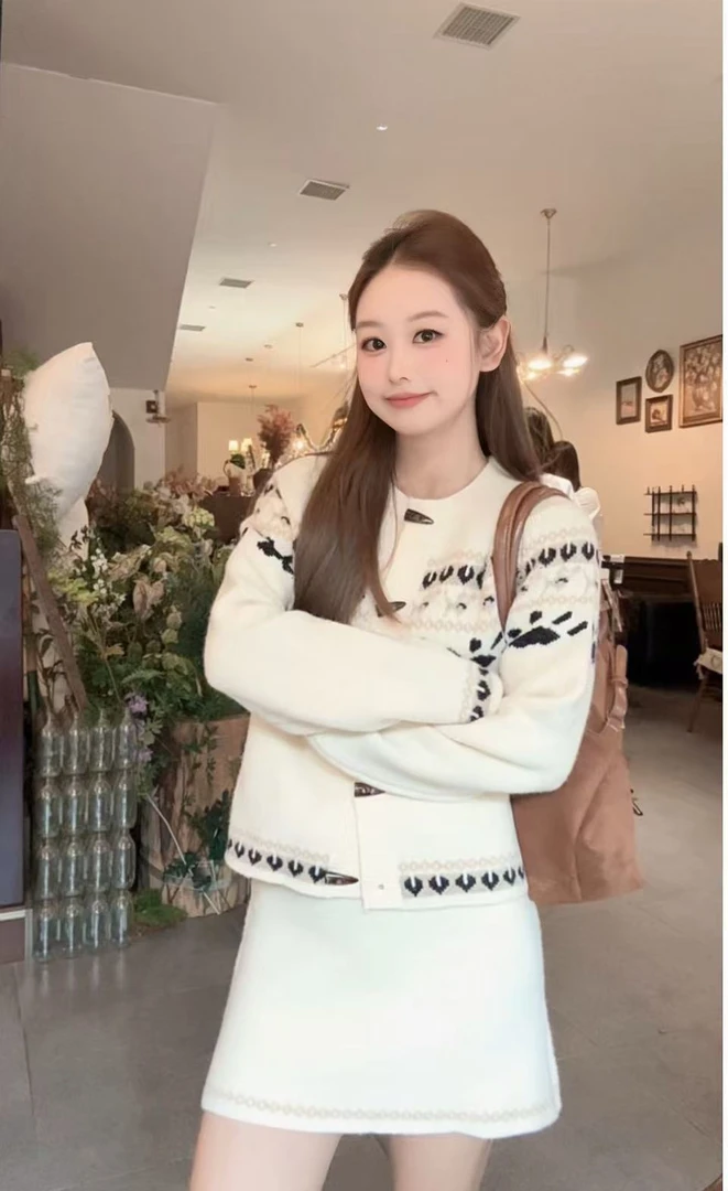 【现货+运补】费尔岛复古撞色牛角扣针织毛衣秋包臀半身短裙两件套