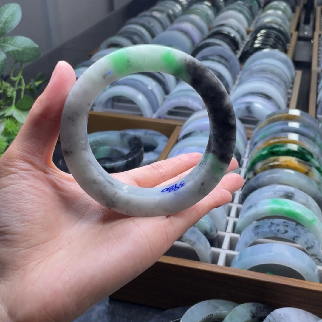 定制翡翠未镶嵌翡翠手镯