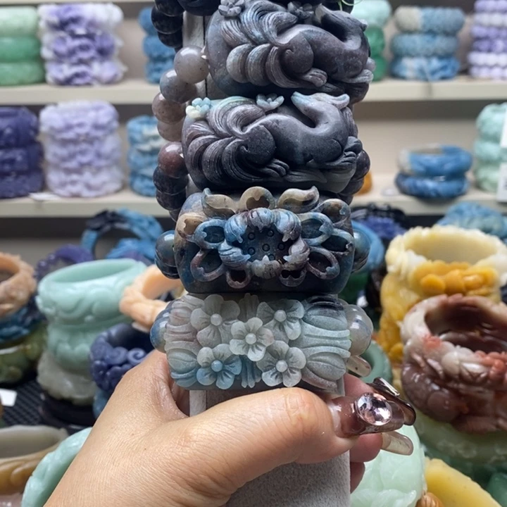 未镶嵌手镯石英岩玉