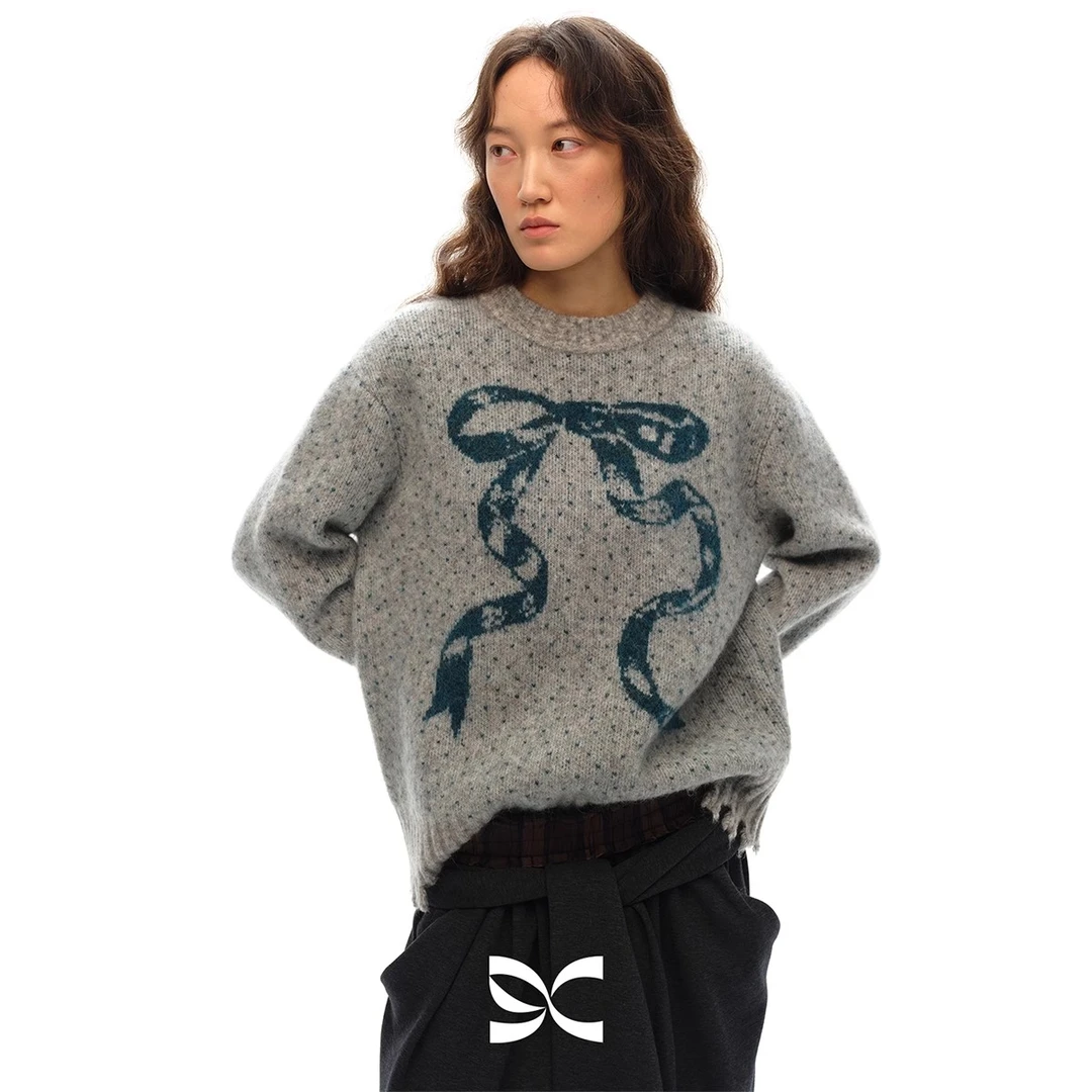 【茉舍】square 新年圣诞蝴蝶结图案提花袖口毛衣Y24AW11070-900