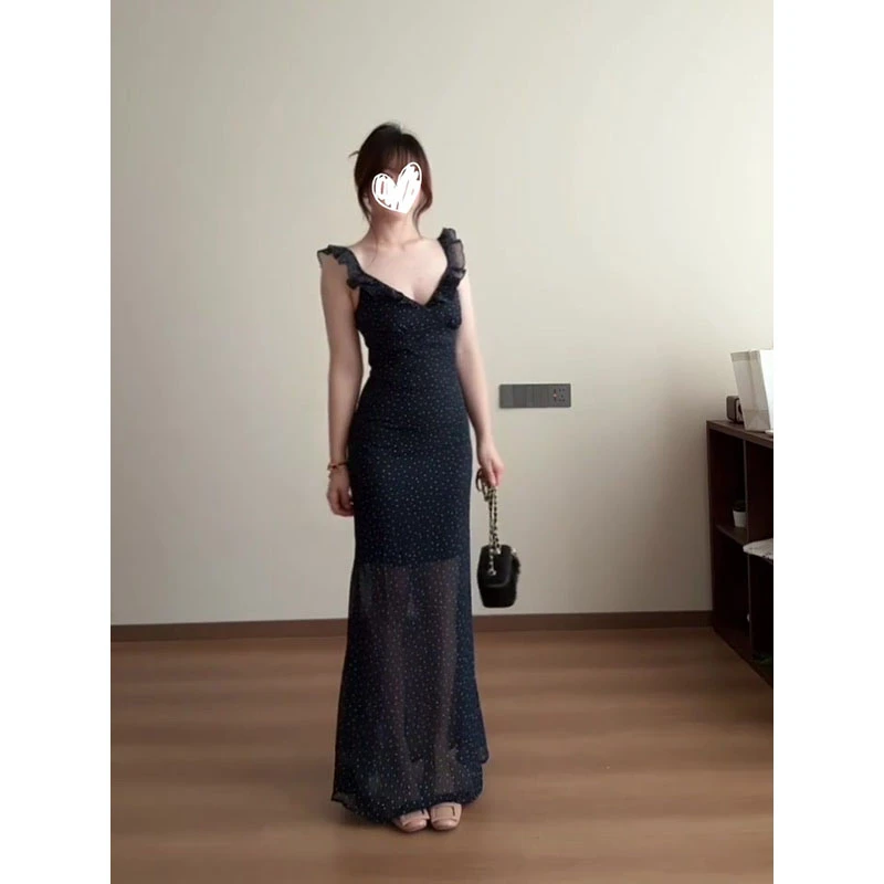 法式V领荷叶边吊带连衣裙女夏季高级感气质收腰蓝色波点无袖长裙