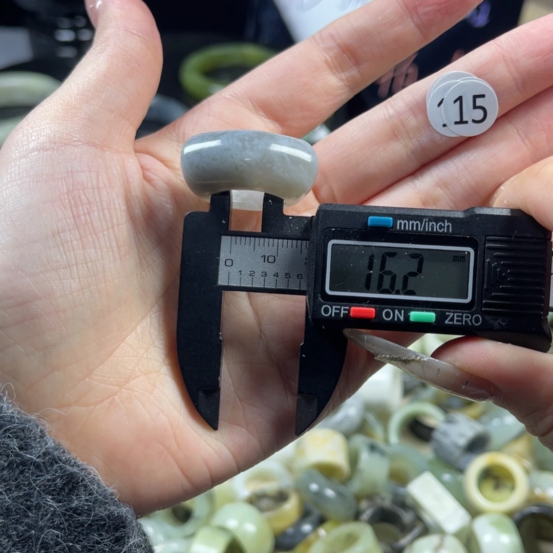 蛇纹石玉未镶嵌戒指