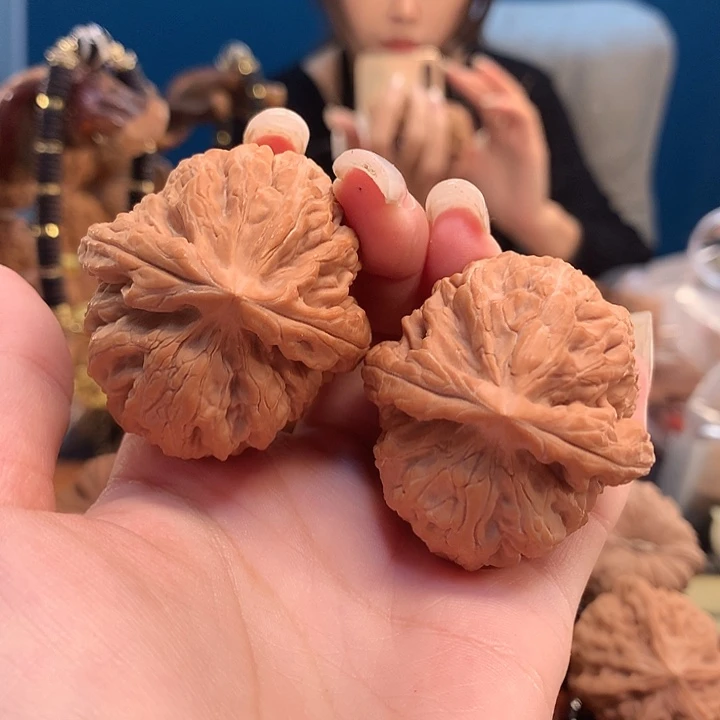 吊坠文玩核桃高尖红锦鲤