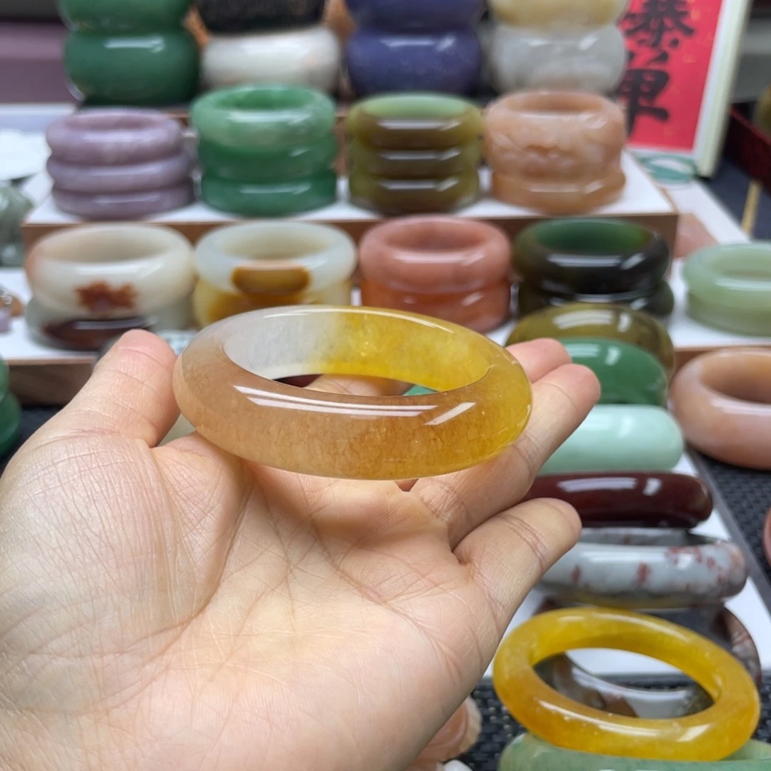 素****石英岩玉未镶嵌手镯