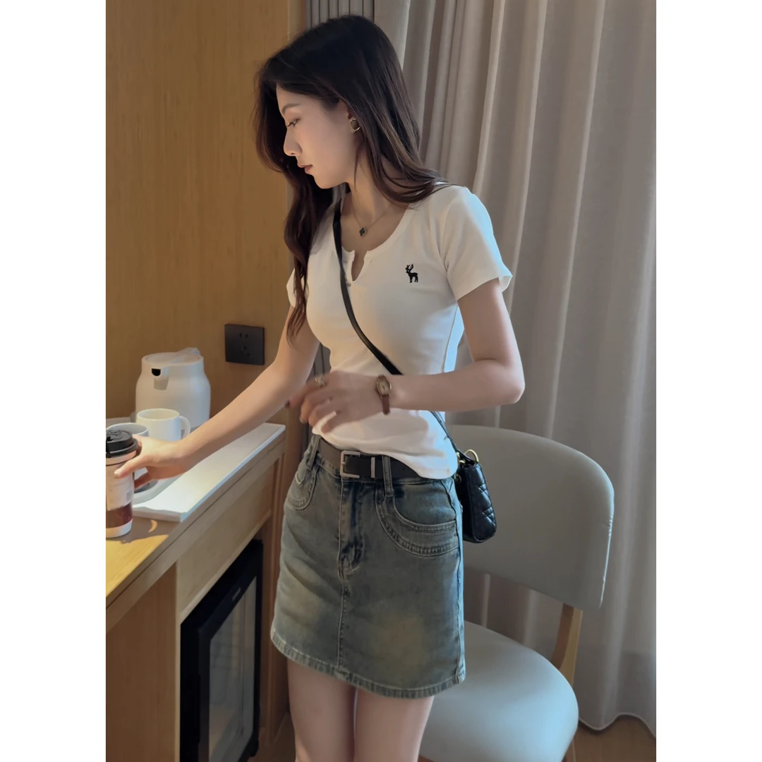 夏季新款韩版修身v领刺绣正肩短袖T恤女短款上衣+高腰牛仔裙百搭