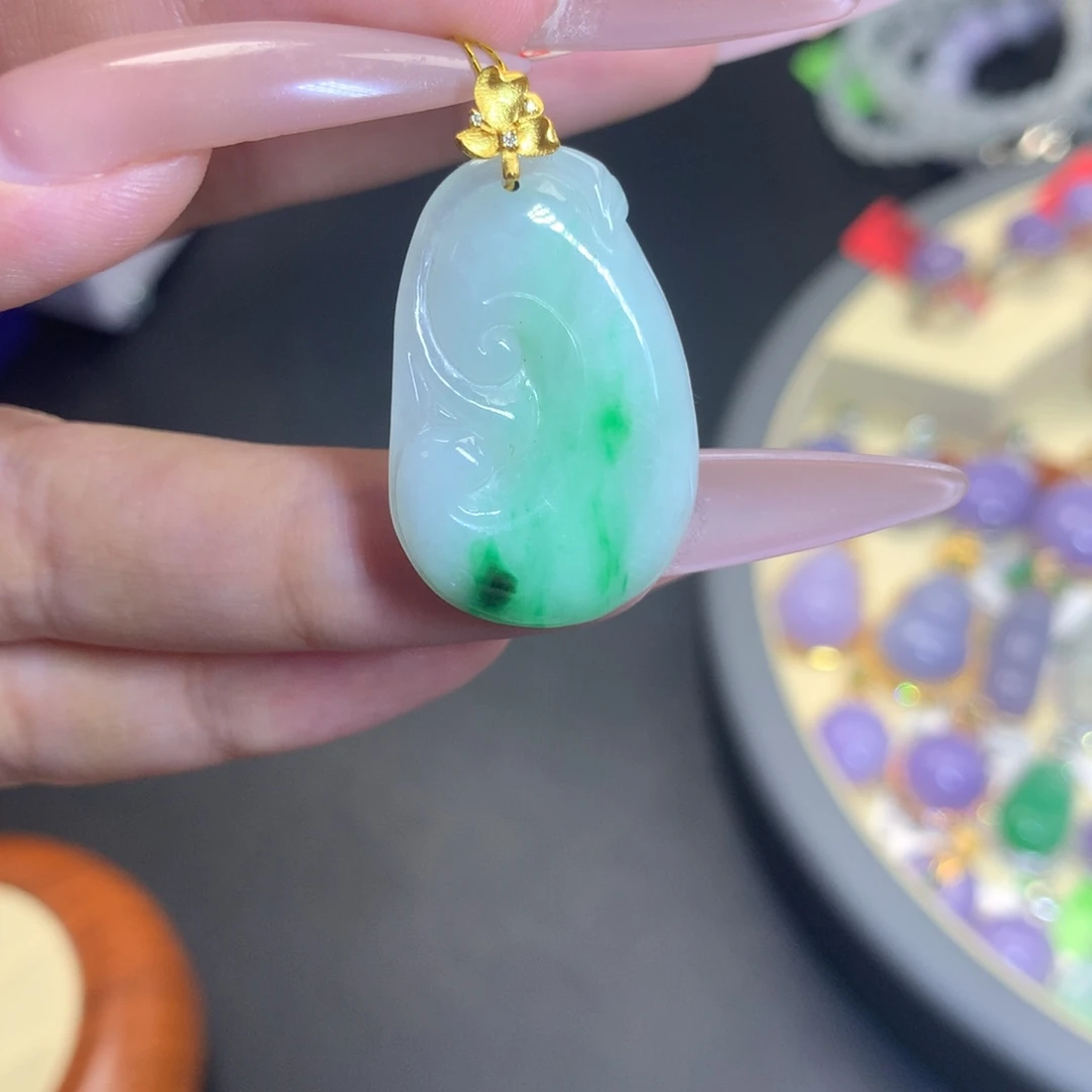 翡翠18K金镶嵌颈饰