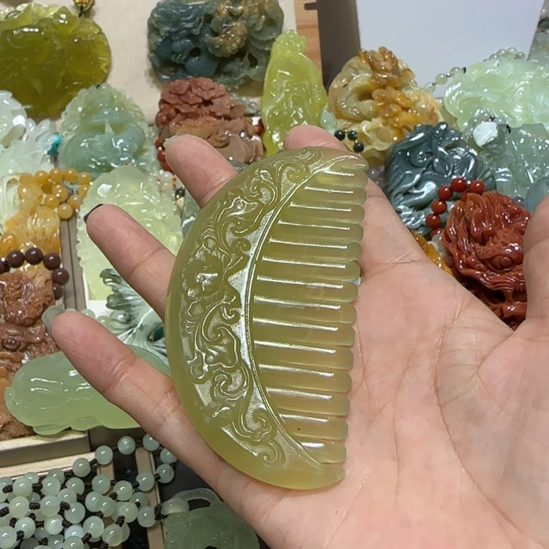 未镶嵌蛇纹石玉吊坠