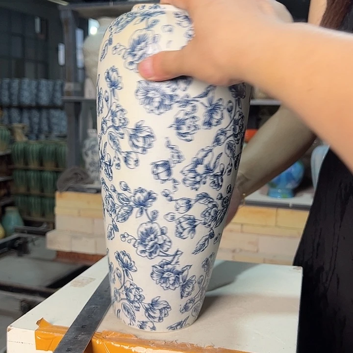 景德镇陶瓷花瓶微瑕介意勿怕