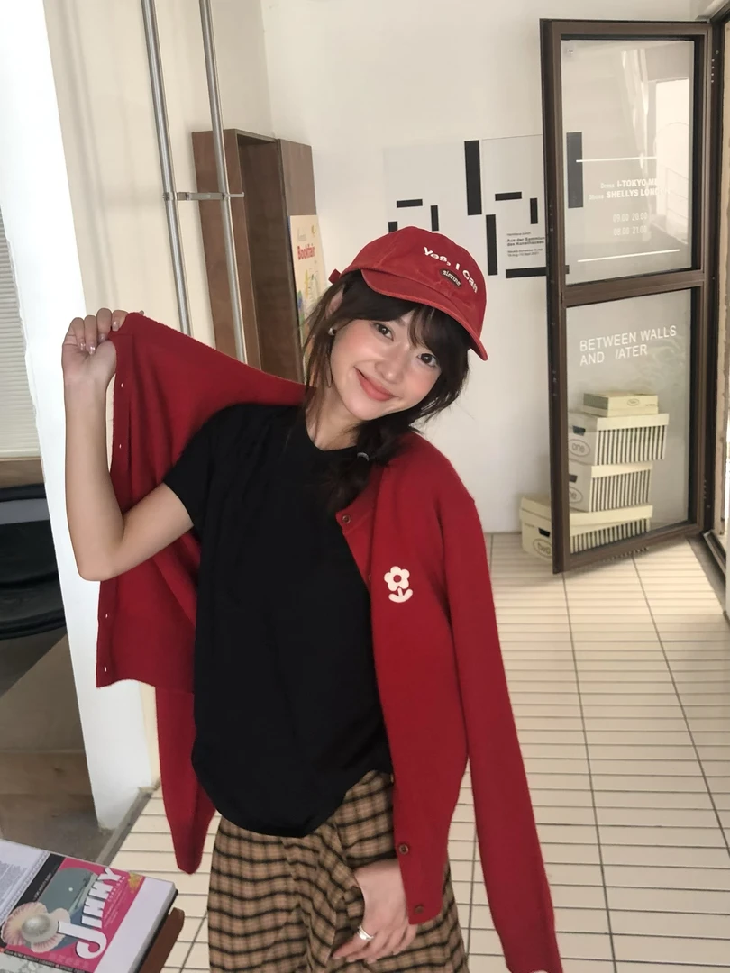 慵懒复古减龄小花刺绣时尚圆领针织开衫女2025秋季小个子毛衣外套