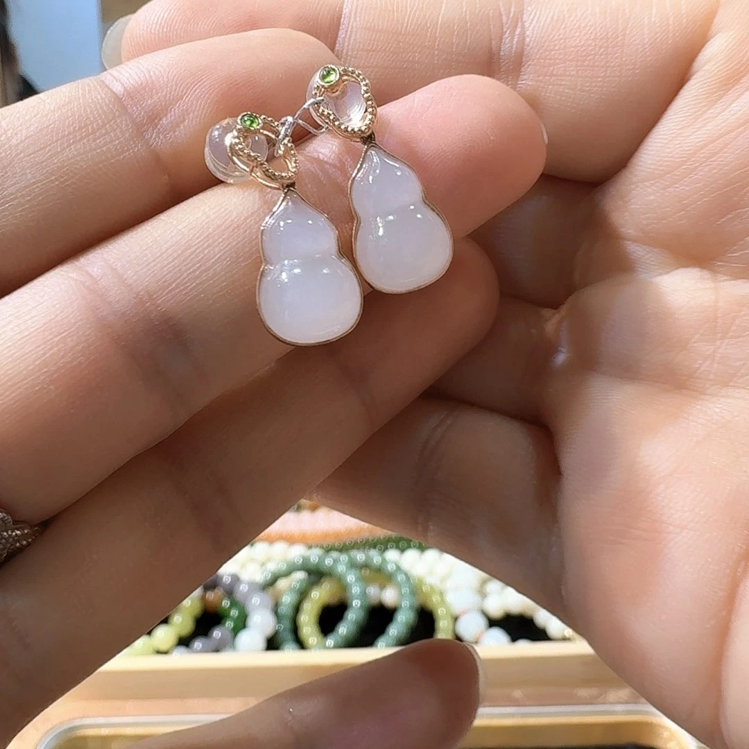 和田玉18K金镶嵌耳饰