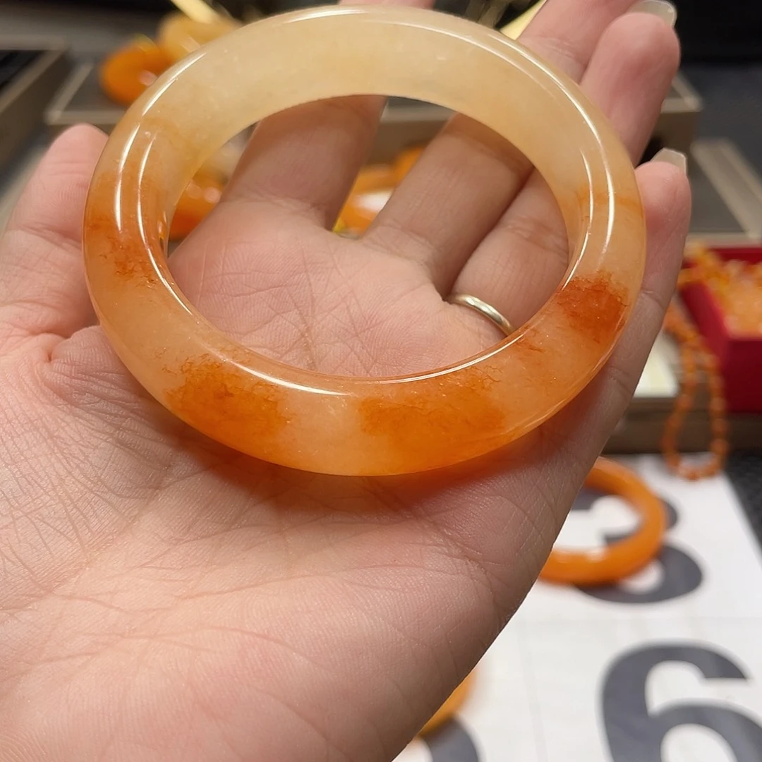 未镶嵌石英质玉（黄龙玉）手镯时**老