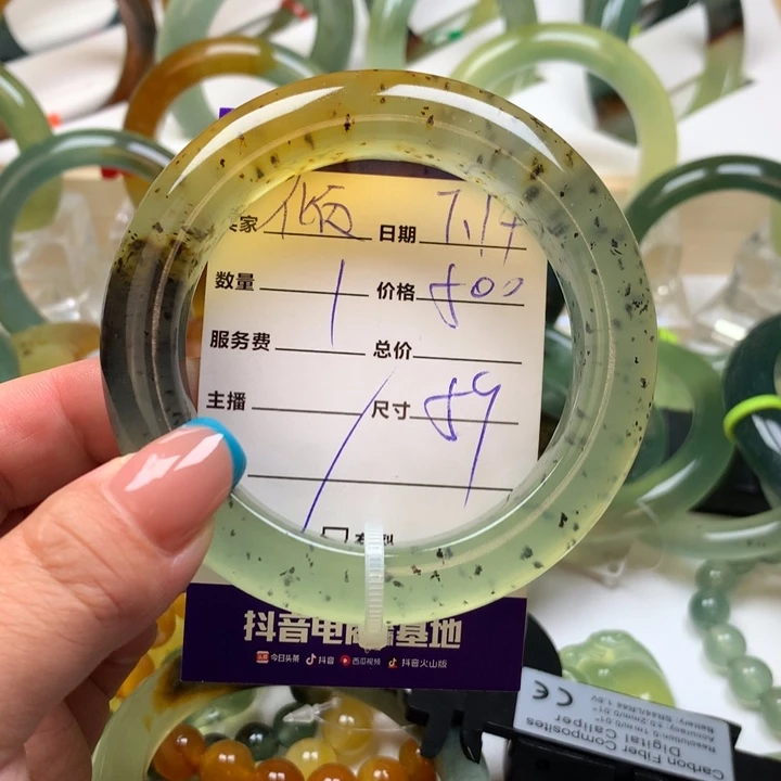 岫玉未镶嵌手镯倾*