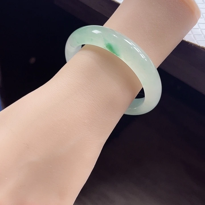 石英质玉未镶嵌手镯