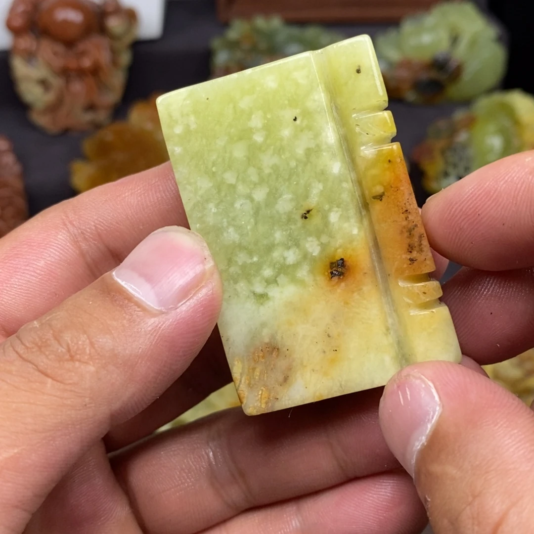 未镶嵌蛇纹石玉吊坠(赠链)