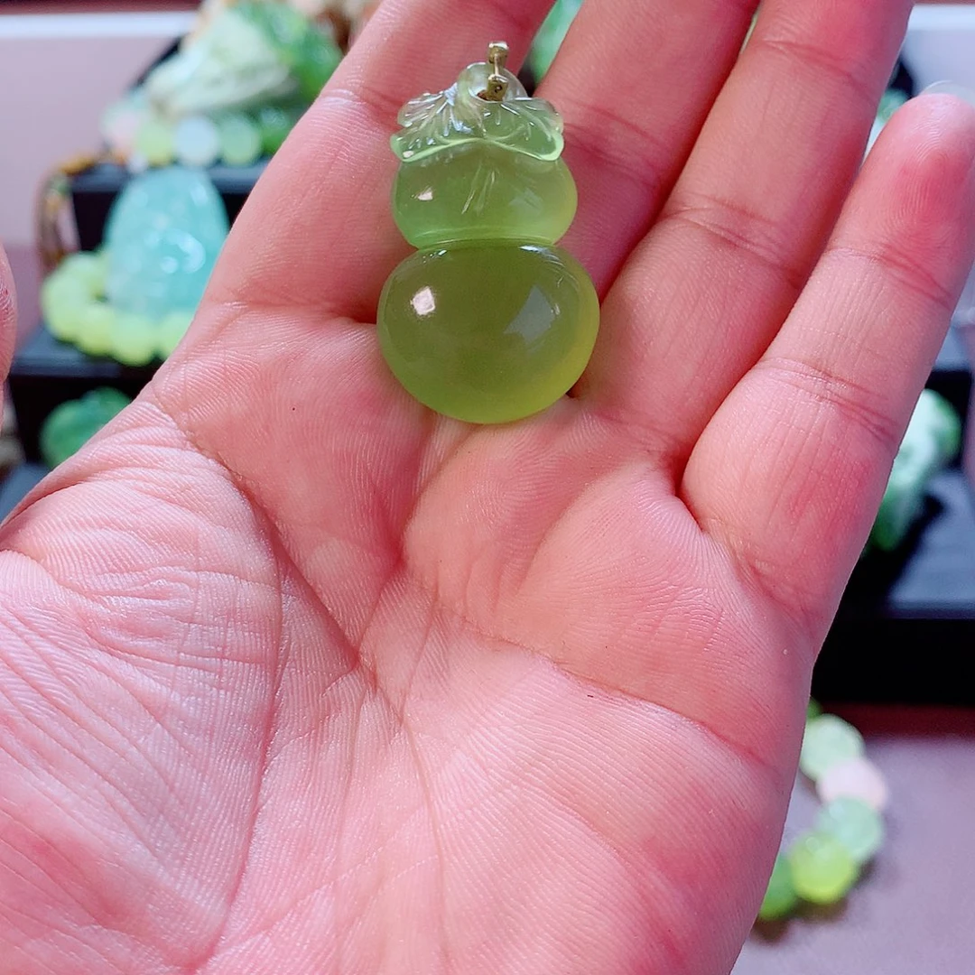 蛇纹石玉挂件未镶嵌