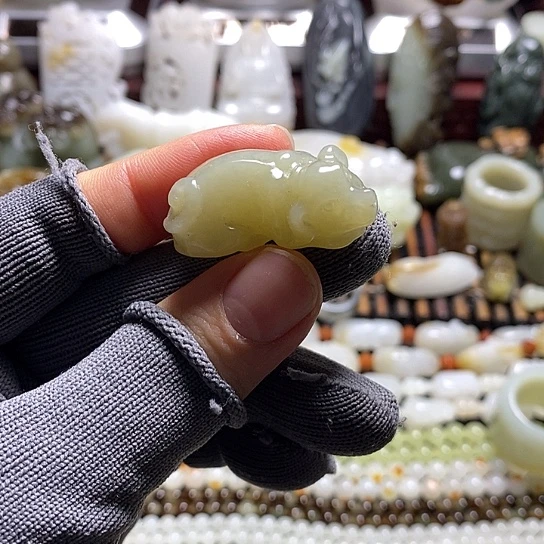 和田玉未镶嵌挂件