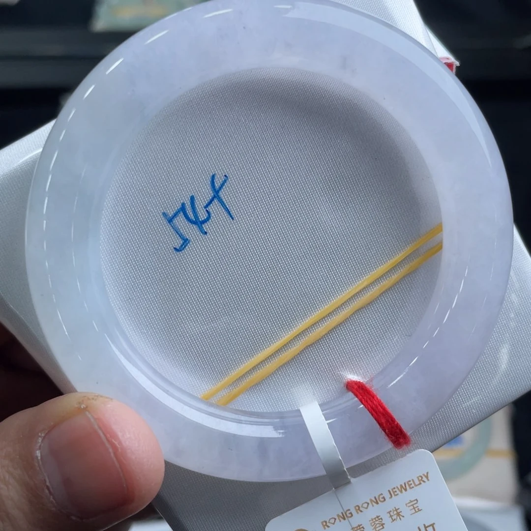 翡翠手镯未镶嵌翡翠手镯
