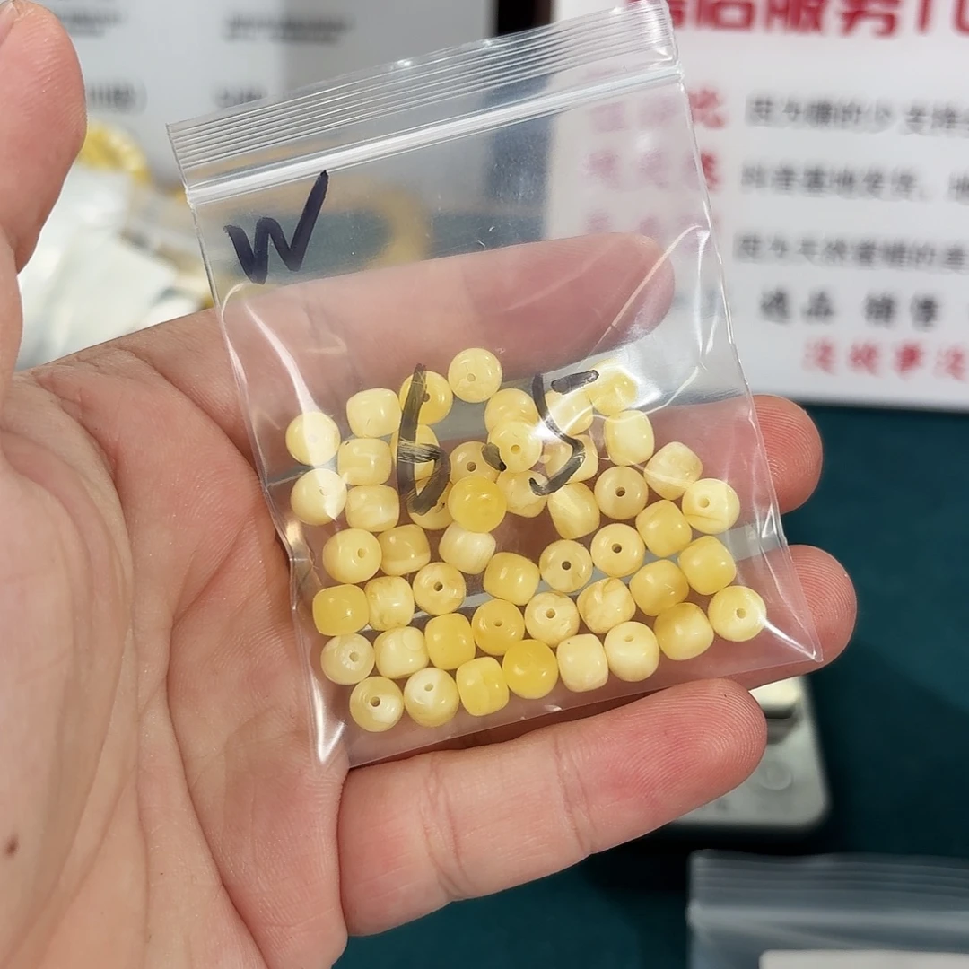 蜜蜡未镶嵌裸石266