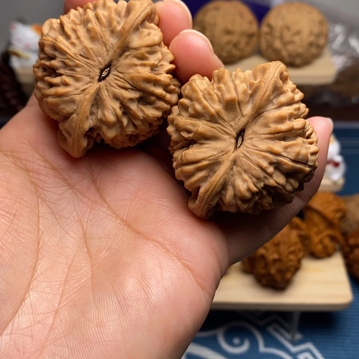 左***东文玩核桃把件麒麟纹官帽