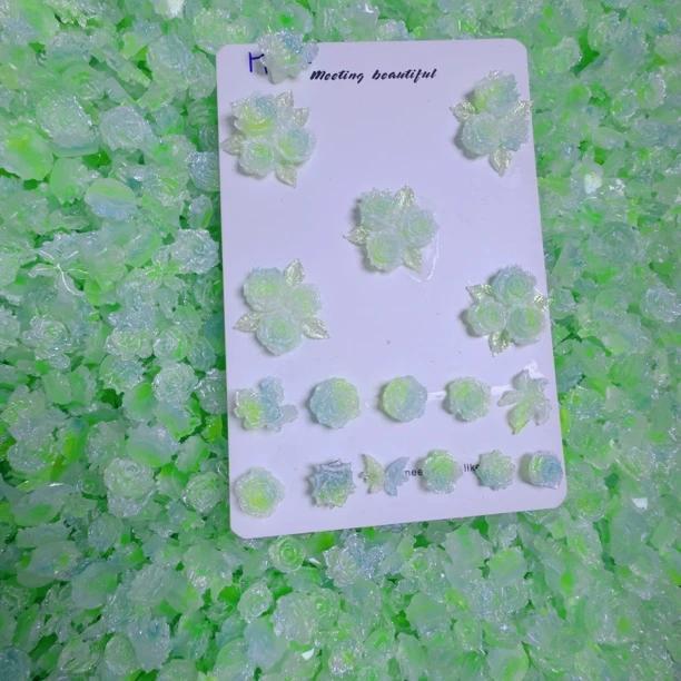 美甲DIY饰品精选店