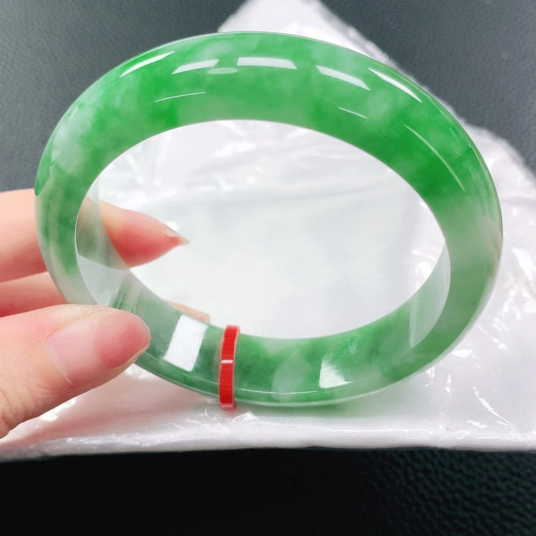 翡翠手镯未镶嵌58圈