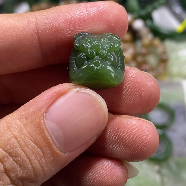 和田玉未镶嵌车挂