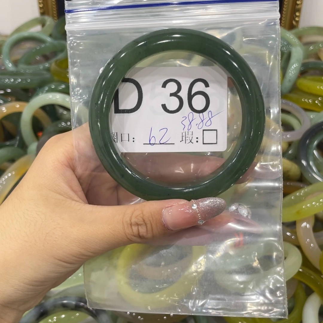 未镶嵌蛇纹石玉颈饰非****痣