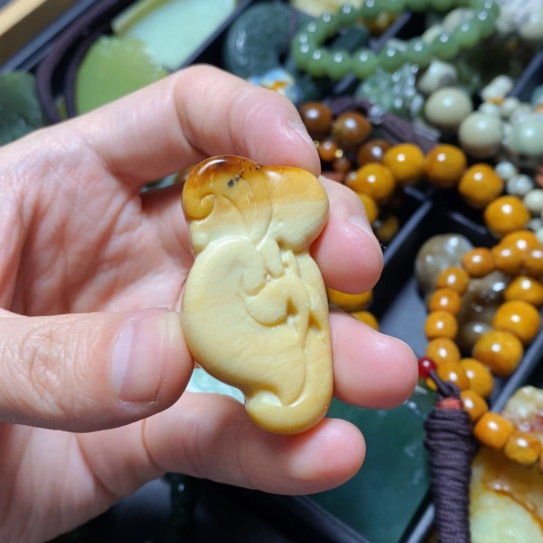 蛇纹石玉未镶嵌颈饰