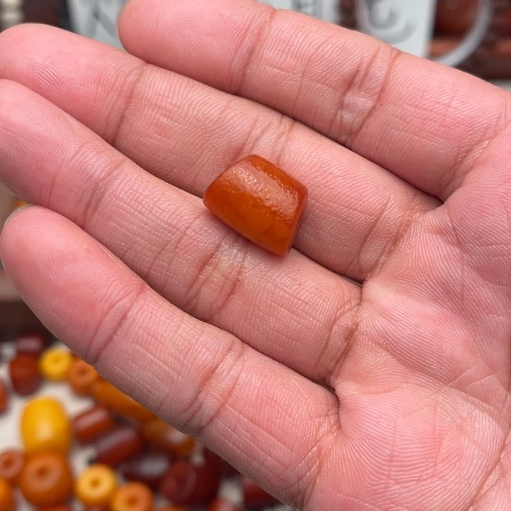 流***掷琥珀未镶嵌裸石蜜蜡马蹄