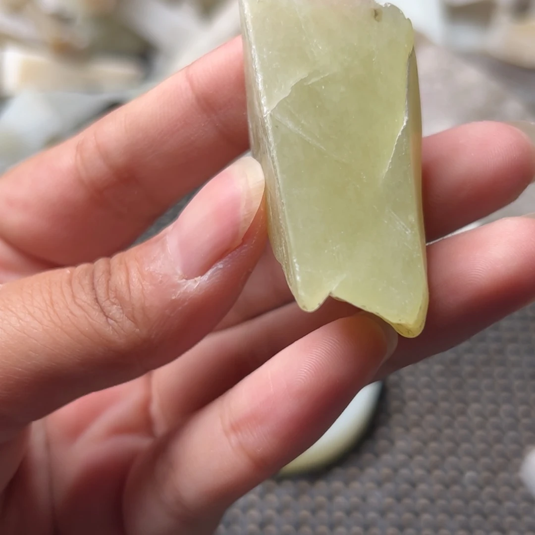 和田玉未镶嵌项链瑕疵