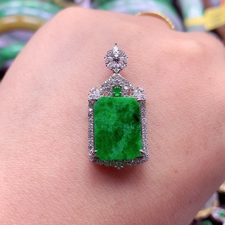 翡翠银S925镶嵌颈饰翡翠