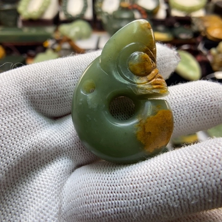 吊坠(不含链)未镶嵌岫岩河磨玉（透闪石质玉）
