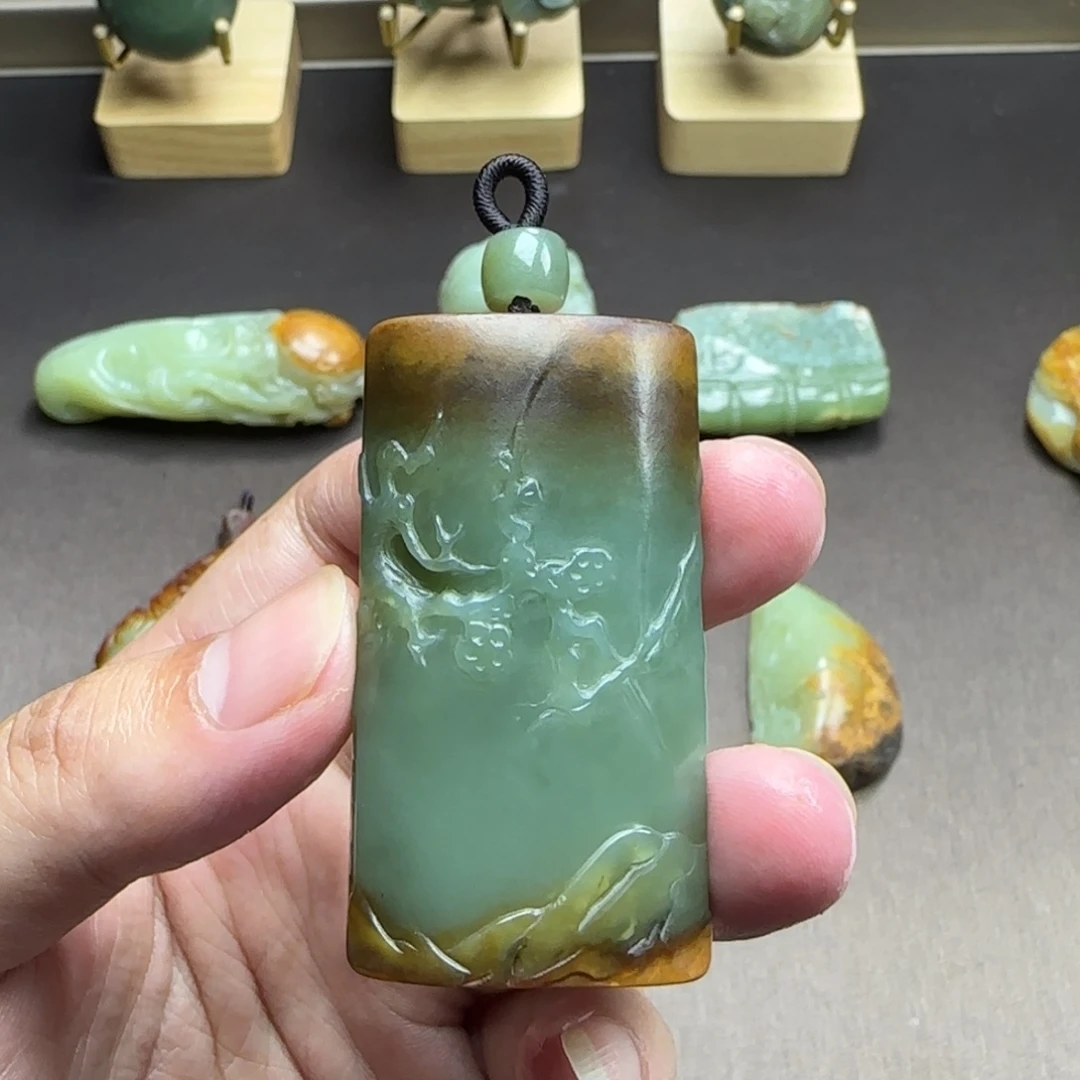 牧***寻岫岩河磨玉（透闪石质玉）未镶嵌颈饰