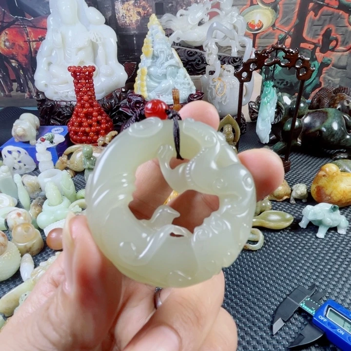 颈饰未镶嵌和田玉