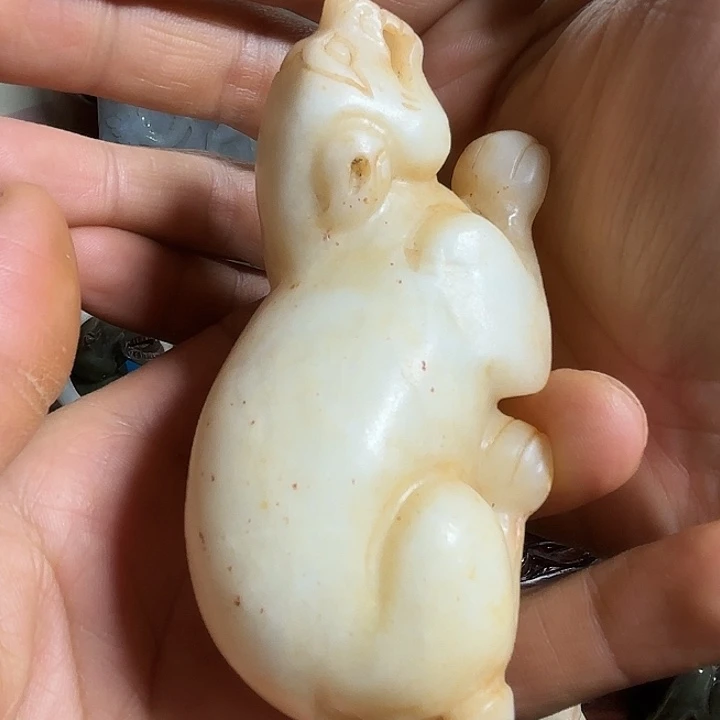 和田玉未镶嵌把件