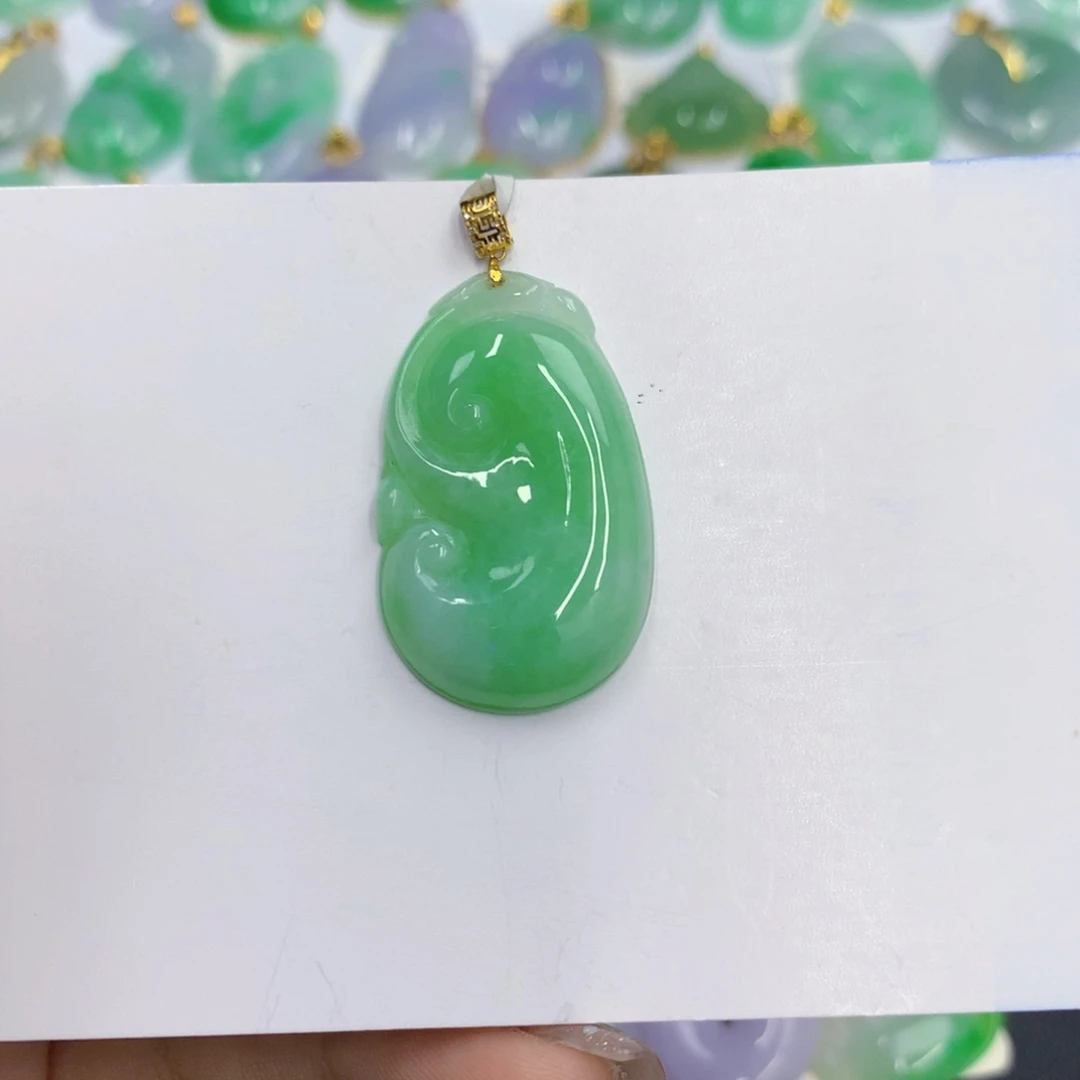 翡翠18K金镶嵌颈饰翡翠